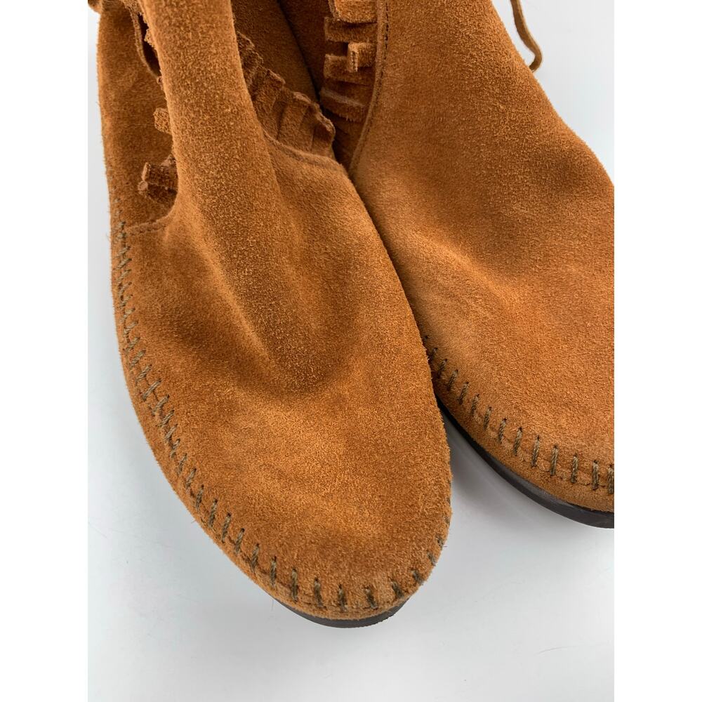 Minnetonka Moccasin Ankle Boots Tan Suede Ties Conchos Women's 9.5 Boho Casual - Picture 3 of 11